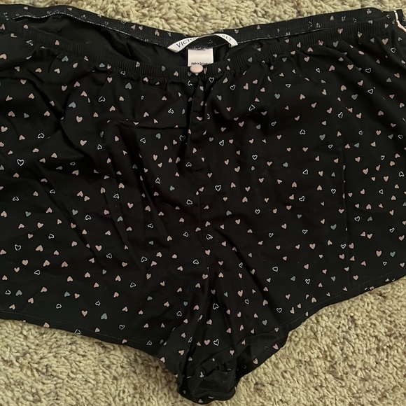 NEW Condition 3-piece matching Victoria’s Secret “Love”/hearts graphic set - Picture 7 of 8